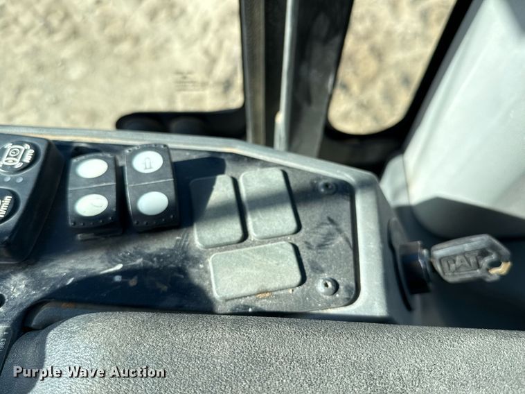 image for item ED5537 2017 Caterpillar CP56B single drum vibratory roller