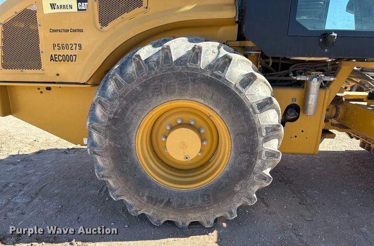 image for item ED5537 2017 Caterpillar CP56B single drum vibratory roller