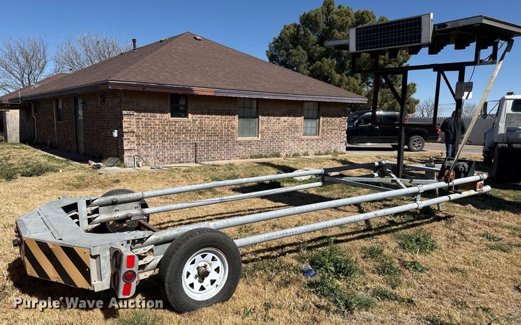 image for item ED5539 2014 Energy Absorption Systems VTQ-TL3 arrow board trailer 