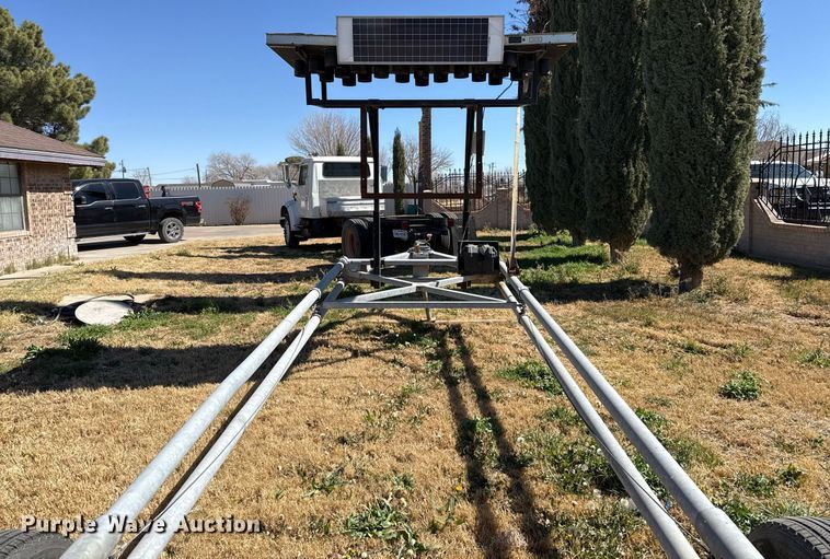 image for item ED5539 2014 Energy Absorption Systems VTQ-TL3 arrow board trailer 