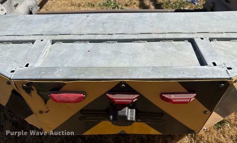 image for item ED5539 2014 Energy Absorption Systems VTQ-TL3 arrow board trailer 