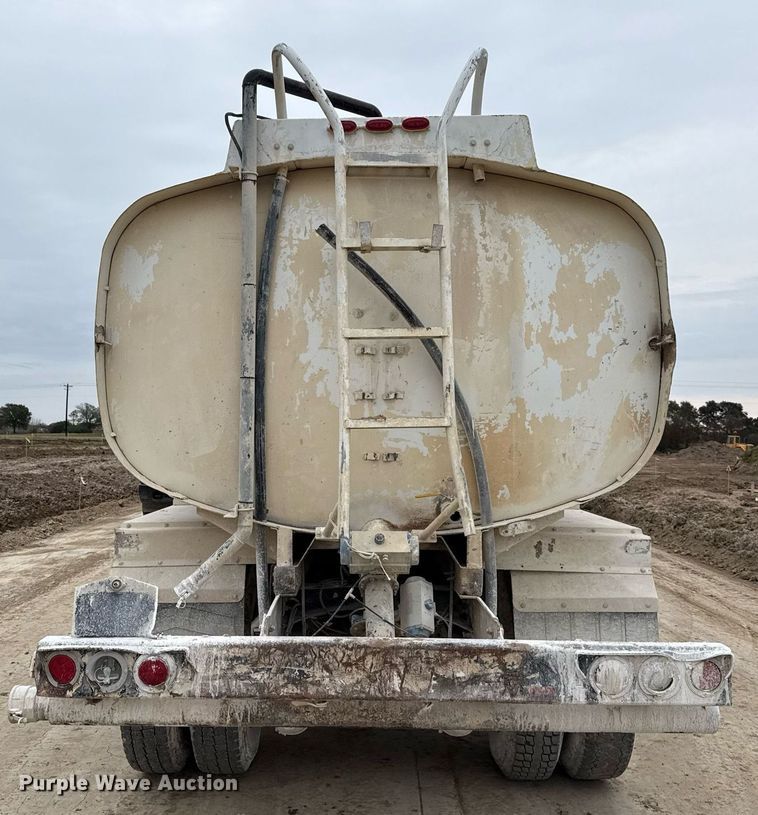 image for item ED5543 1999 Freightliner FL106 tank truck