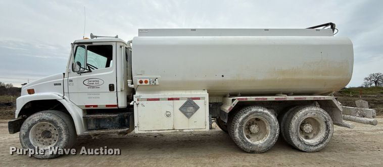 image for item ED5543 1999 Freightliner FL106 tank truck