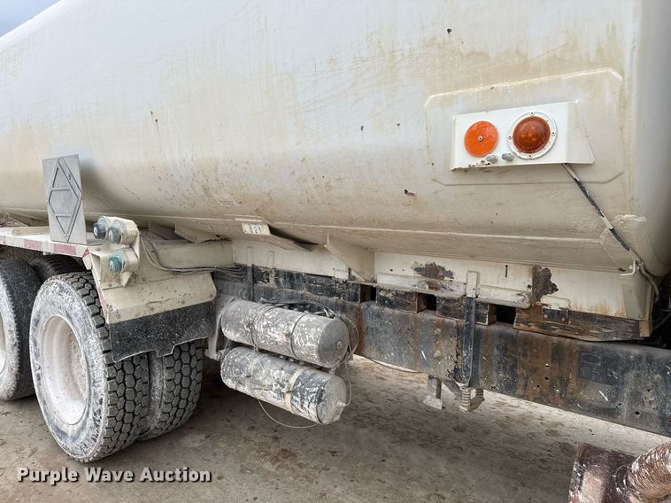 image for item ED5543 1999 Freightliner FL106 tank truck