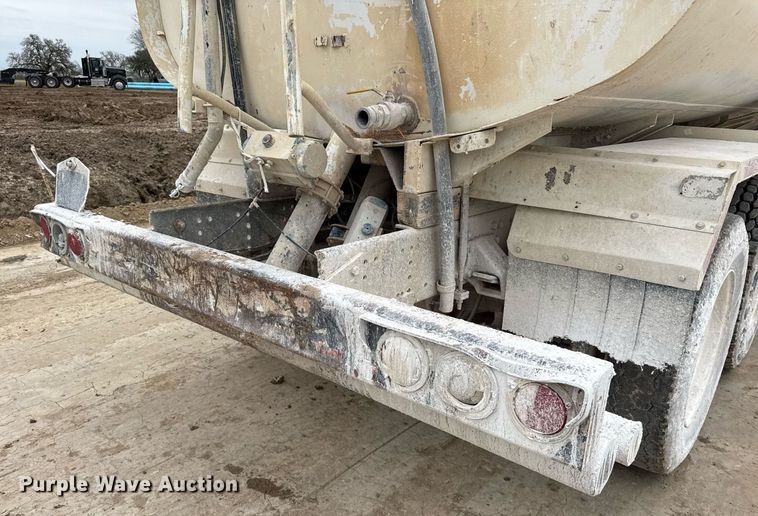 image for item ED5543 1999 Freightliner FL106 tank truck