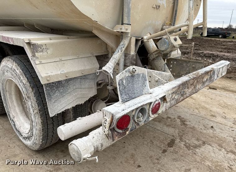 image for item ED5543 1999 Freightliner FL106 tank truck