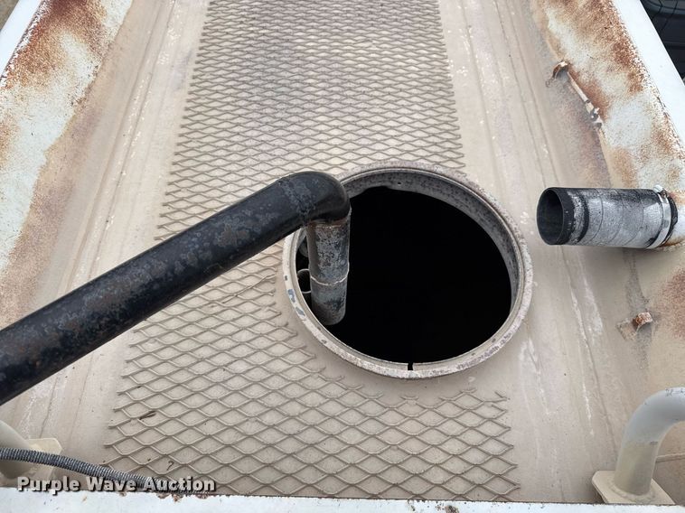 image for item ED5543 1999 Freightliner FL106 tank truck