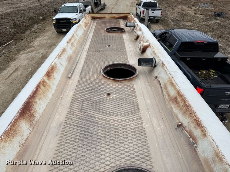 image for item ED5543 1999 Freightliner FL106 tank truck