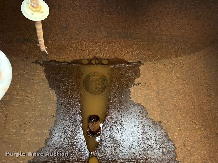 image for item ED5543 1999 Freightliner FL106 tank truck