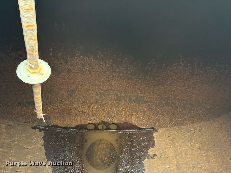 image for item ED5543 1999 Freightliner FL106 tank truck