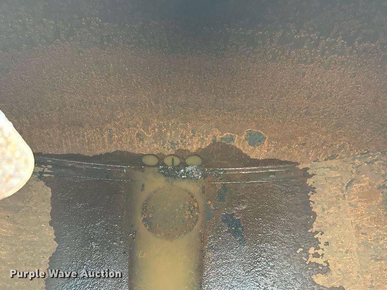 image for item ED5543 1999 Freightliner FL106 tank truck