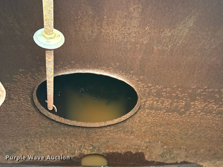 image for item ED5543 1999 Freightliner FL106 tank truck