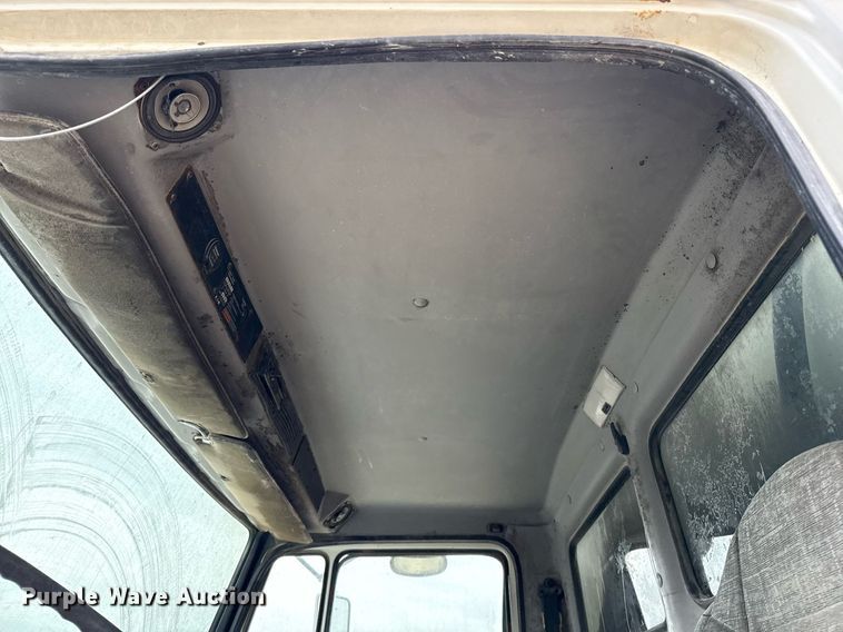 image for item ED5543 1999 Freightliner FL106 tank truck