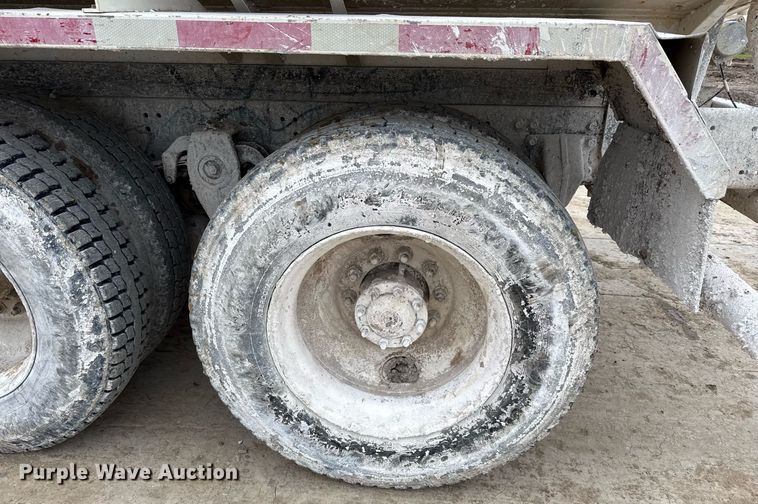 image for item ED5543 1999 Freightliner FL106 tank truck