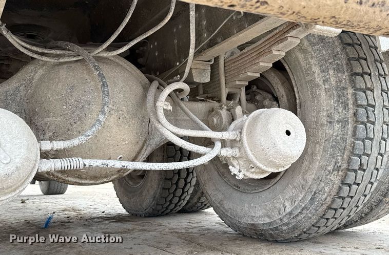 image for item ED5543 1999 Freightliner FL106 tank truck