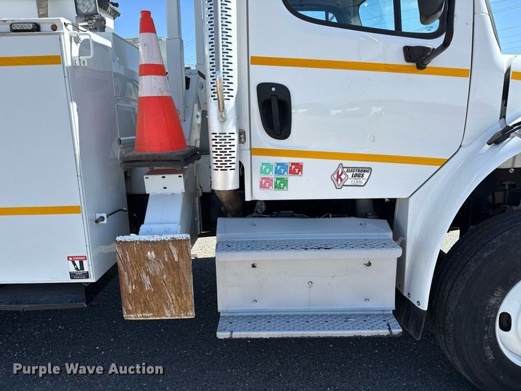 image for item ED5545 2016 Freightliner Business Class M2 digger derrick truck