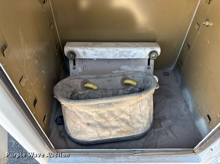 image for item ED5545 2016 Freightliner Business Class M2 digger derrick truck