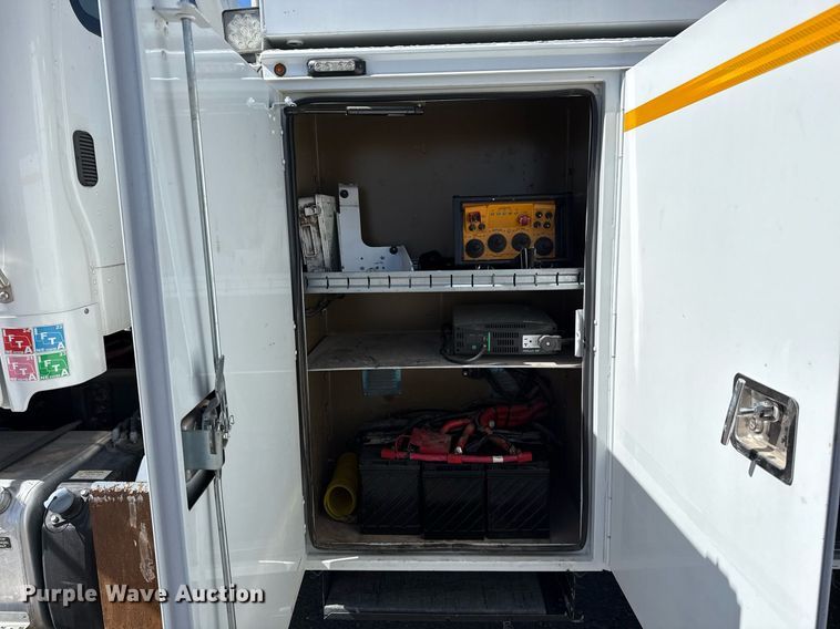 image for item ED5545 2016 Freightliner Business Class M2 digger derrick truck