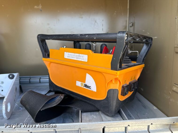 image for item ED5545 2016 Freightliner Business Class M2 digger derrick truck