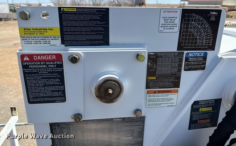 image for item ED5545 2016 Freightliner Business Class M2 digger derrick truck