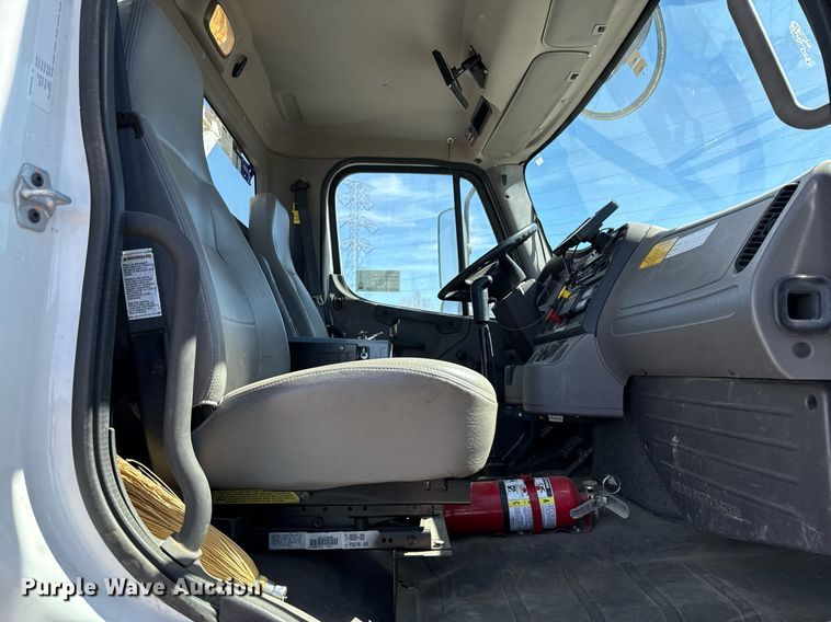 image for item ED5545 2016 Freightliner Business Class M2 digger derrick truck