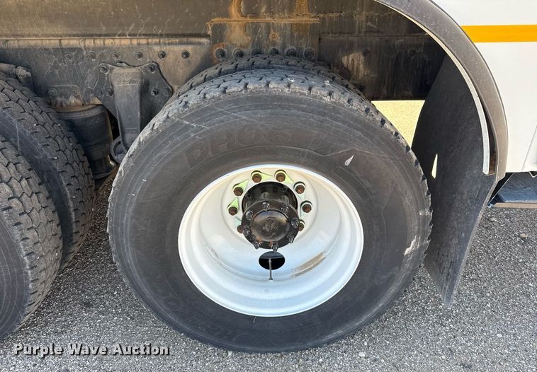 image for item ED5545 2016 Freightliner Business Class M2 digger derrick truck