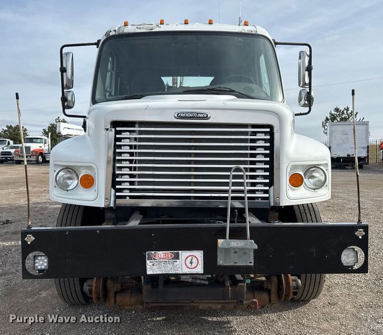 image for item EG2443 2010 Freightliner Business Class M2 Ext. Cab utility / service truck