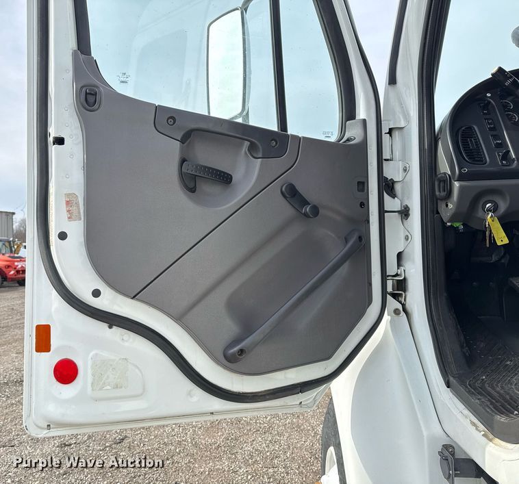 image for item EG2443 2010 Freightliner Business Class M2 Ext. Cab utility / service truck