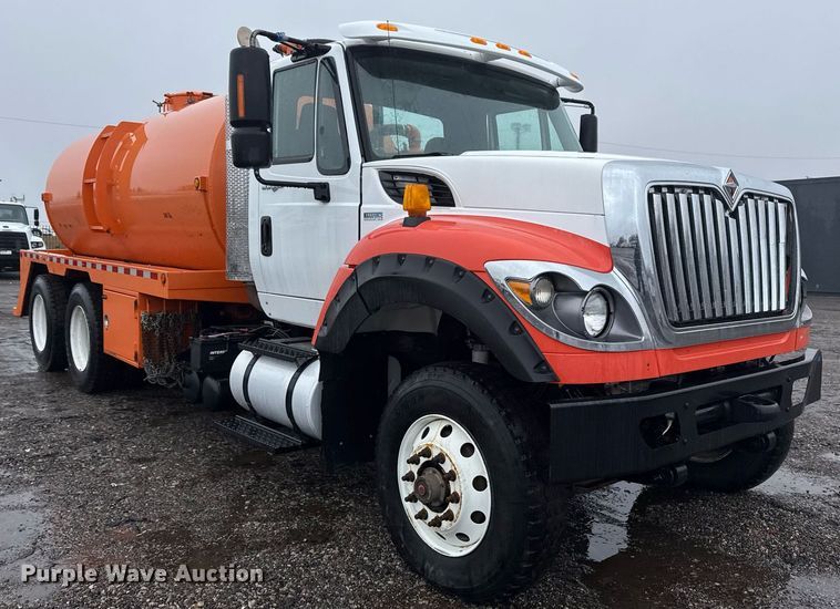 image for item EG2514 2012 International 7600 vacuum truck