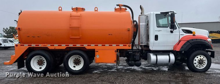 image for item EG2514 2012 International 7600 vacuum truck