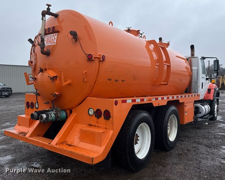image for item EG2514 2012 International 7600 vacuum truck