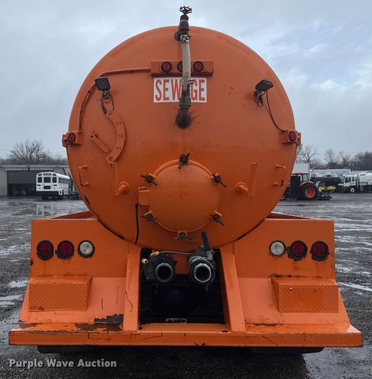 image for item EG2514 2012 International 7600 vacuum truck