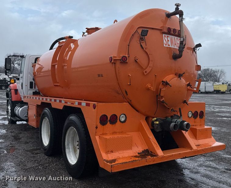 image for item EG2514 2012 International 7600 vacuum truck