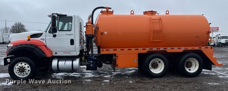 image for item EG2514 2012 International 7600 vacuum truck