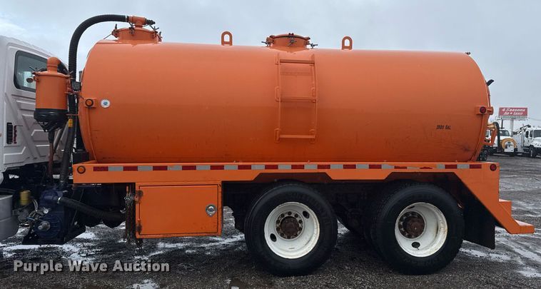 image for item EG2514 2012 International 7600 vacuum truck