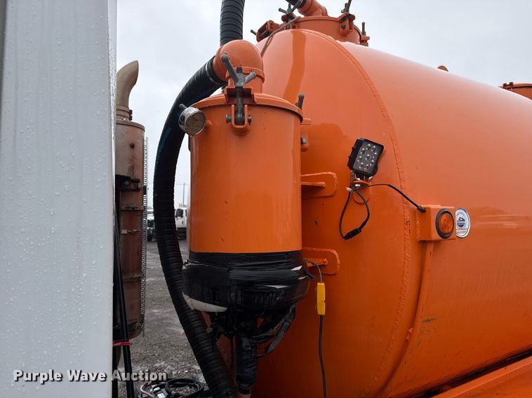 image for item EG2514 2012 International 7600 vacuum truck