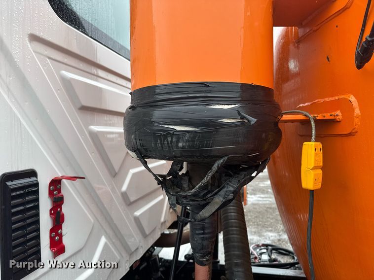 image for item EG2514 2012 International 7600 vacuum truck