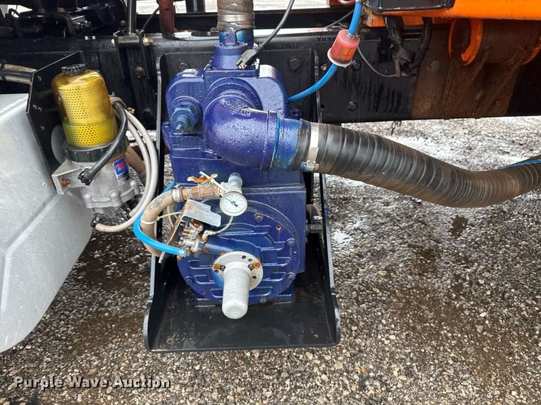 image for item EG2514 2012 International 7600 vacuum truck