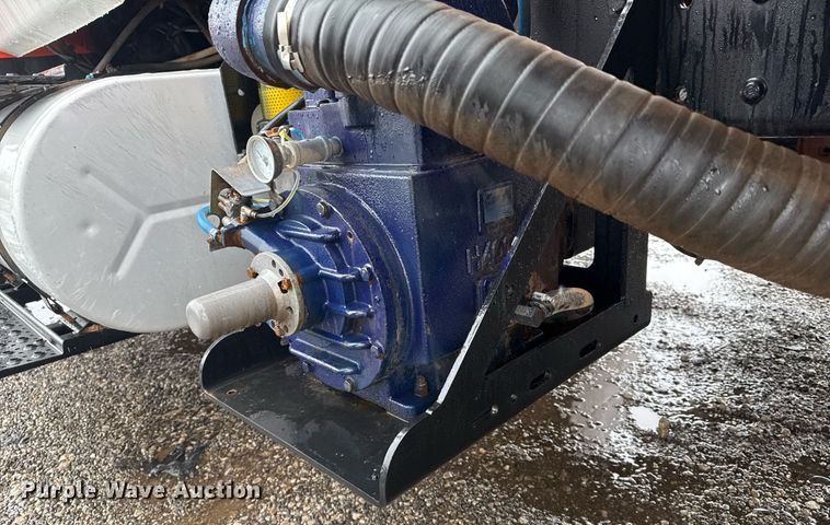 image for item EG2514 2012 International 7600 vacuum truck