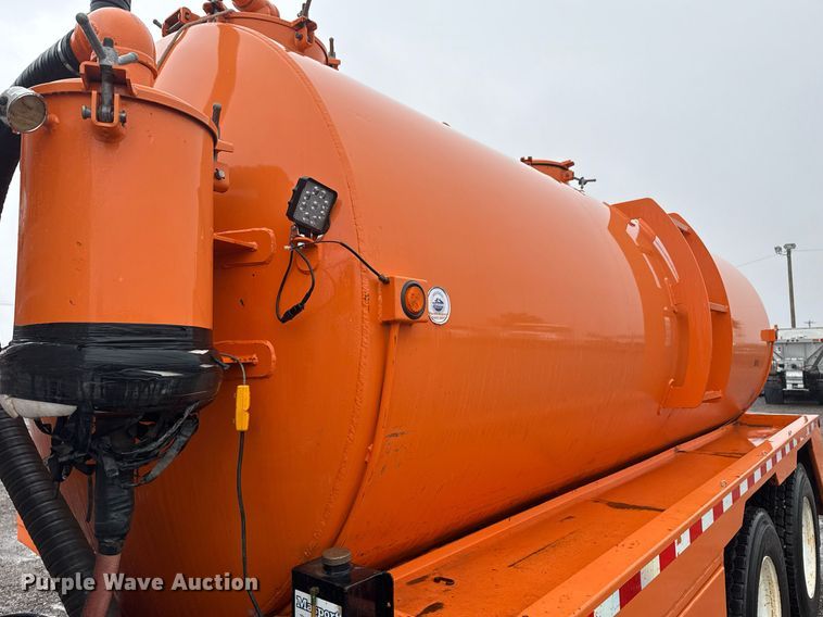 image for item EG2514 2012 International 7600 vacuum truck