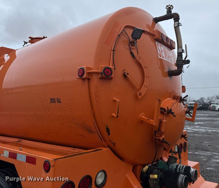 image for item EG2514 2012 International 7600 vacuum truck