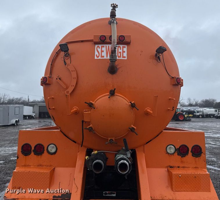 image for item EG2514 2012 International 7600 vacuum truck