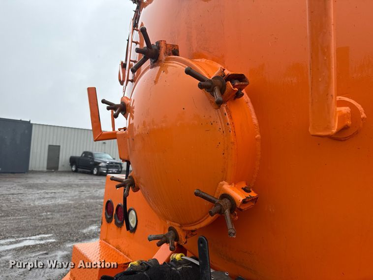 image for item EG2514 2012 International 7600 vacuum truck