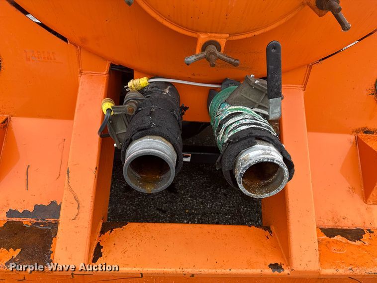 image for item EG2514 2012 International 7600 vacuum truck