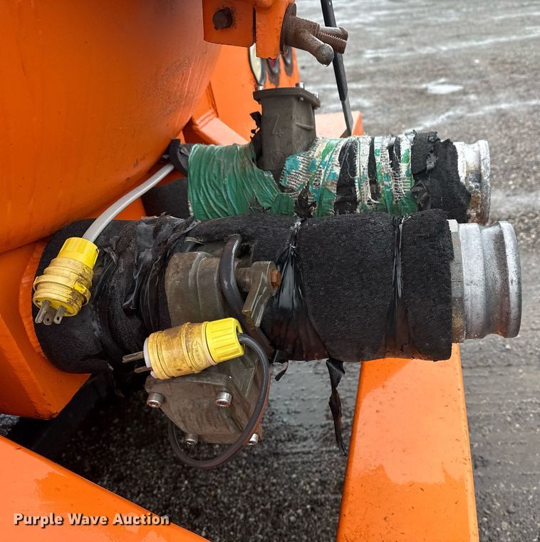 image for item EG2514 2012 International 7600 vacuum truck