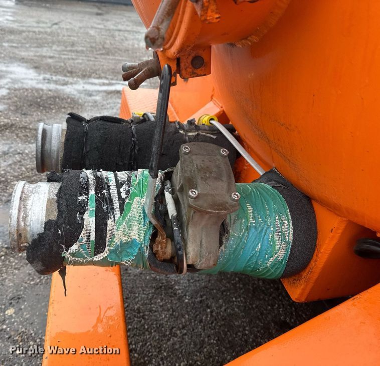 image for item EG2514 2012 International 7600 vacuum truck