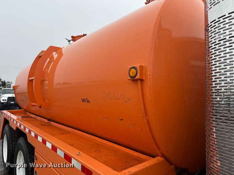 image for item EG2514 2012 International 7600 vacuum truck