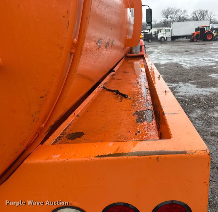 image for item EG2514 2012 International 7600 vacuum truck