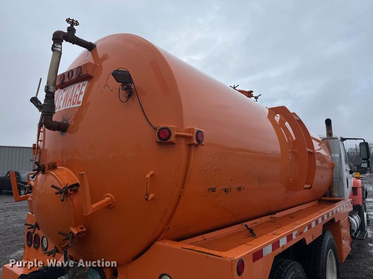 image for item EG2514 2012 International 7600 vacuum truck