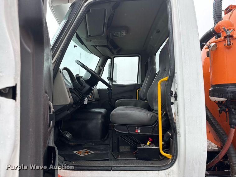 image for item EG2514 2012 International 7600 vacuum truck